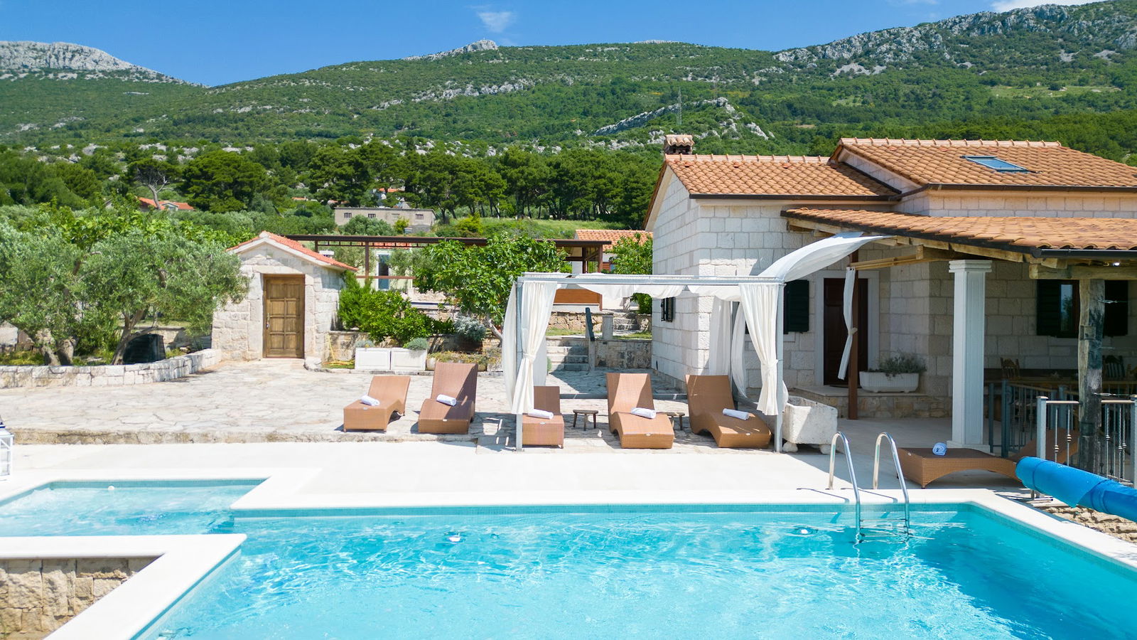 Villa Jure Kaštel Lukšić