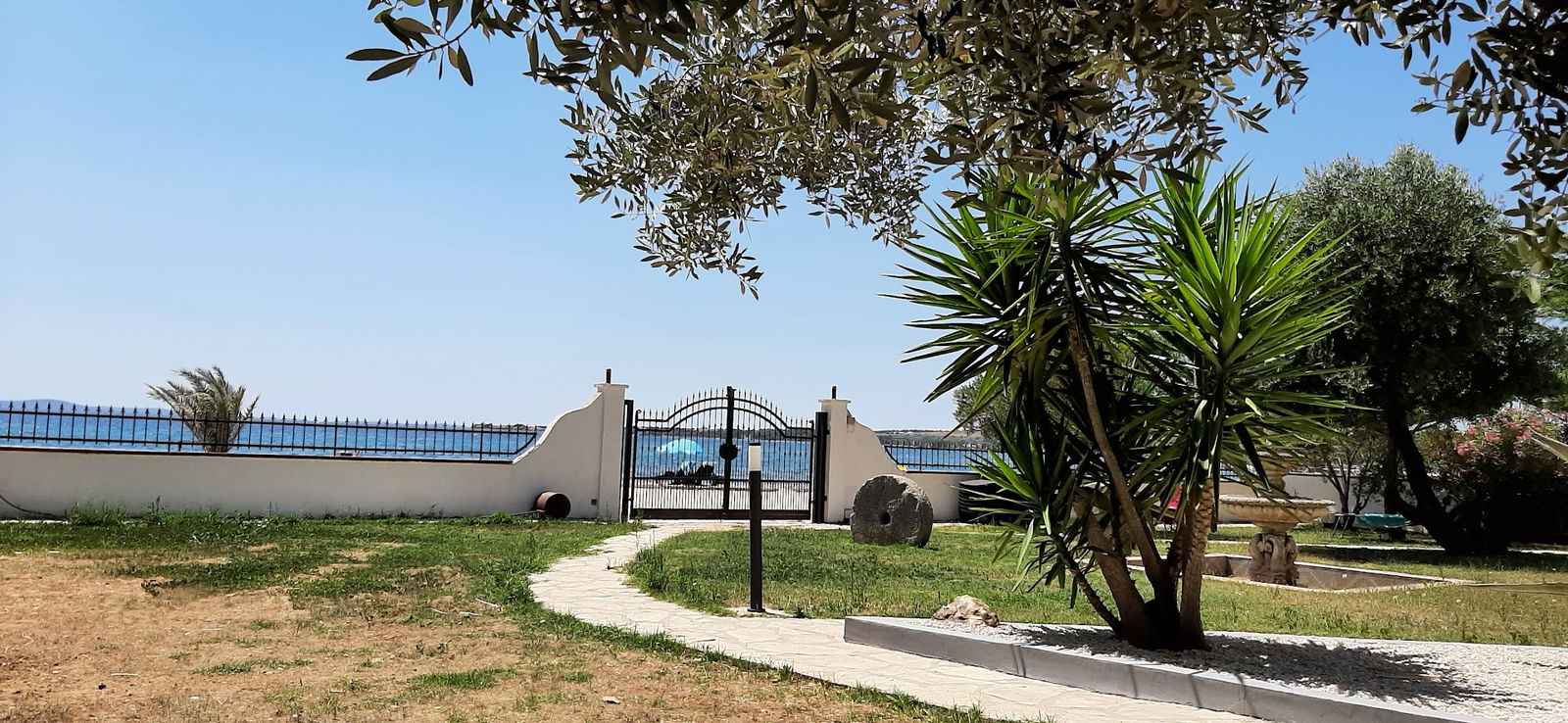 Seaside family vacation Vir