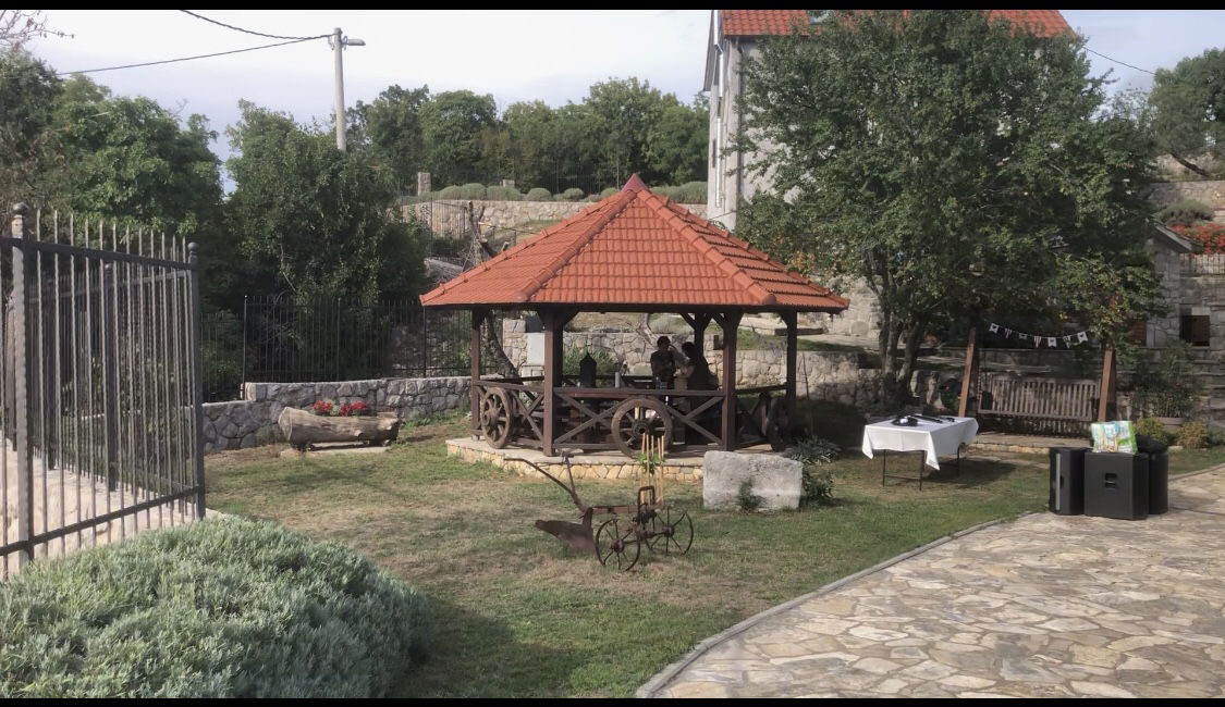 Trilj, Voštane cemetery