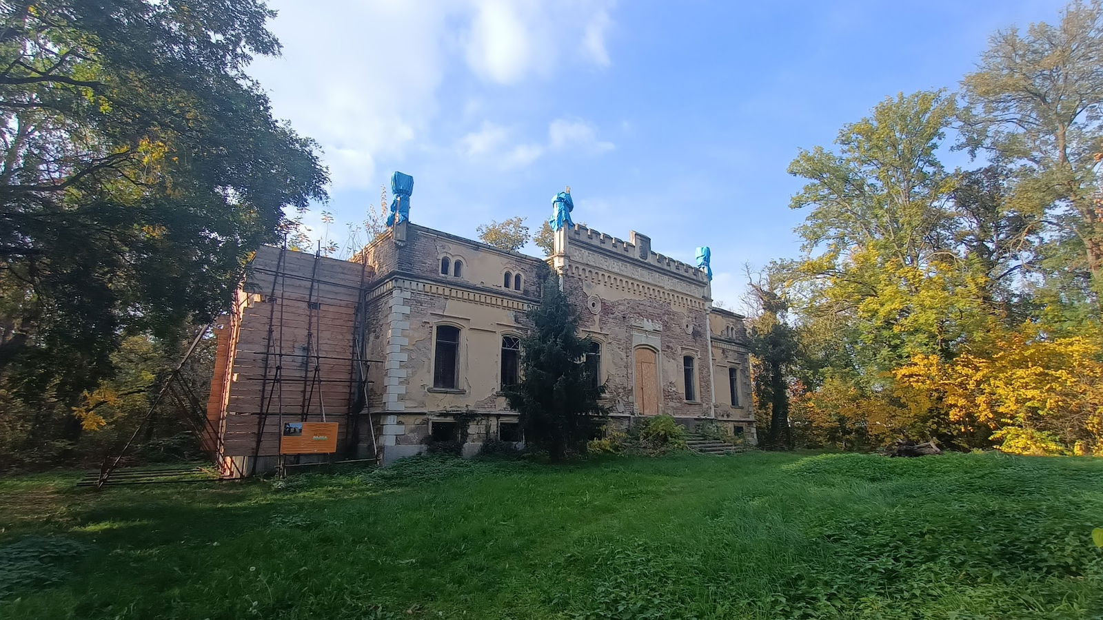 Dva dvorca porodice Lazarević