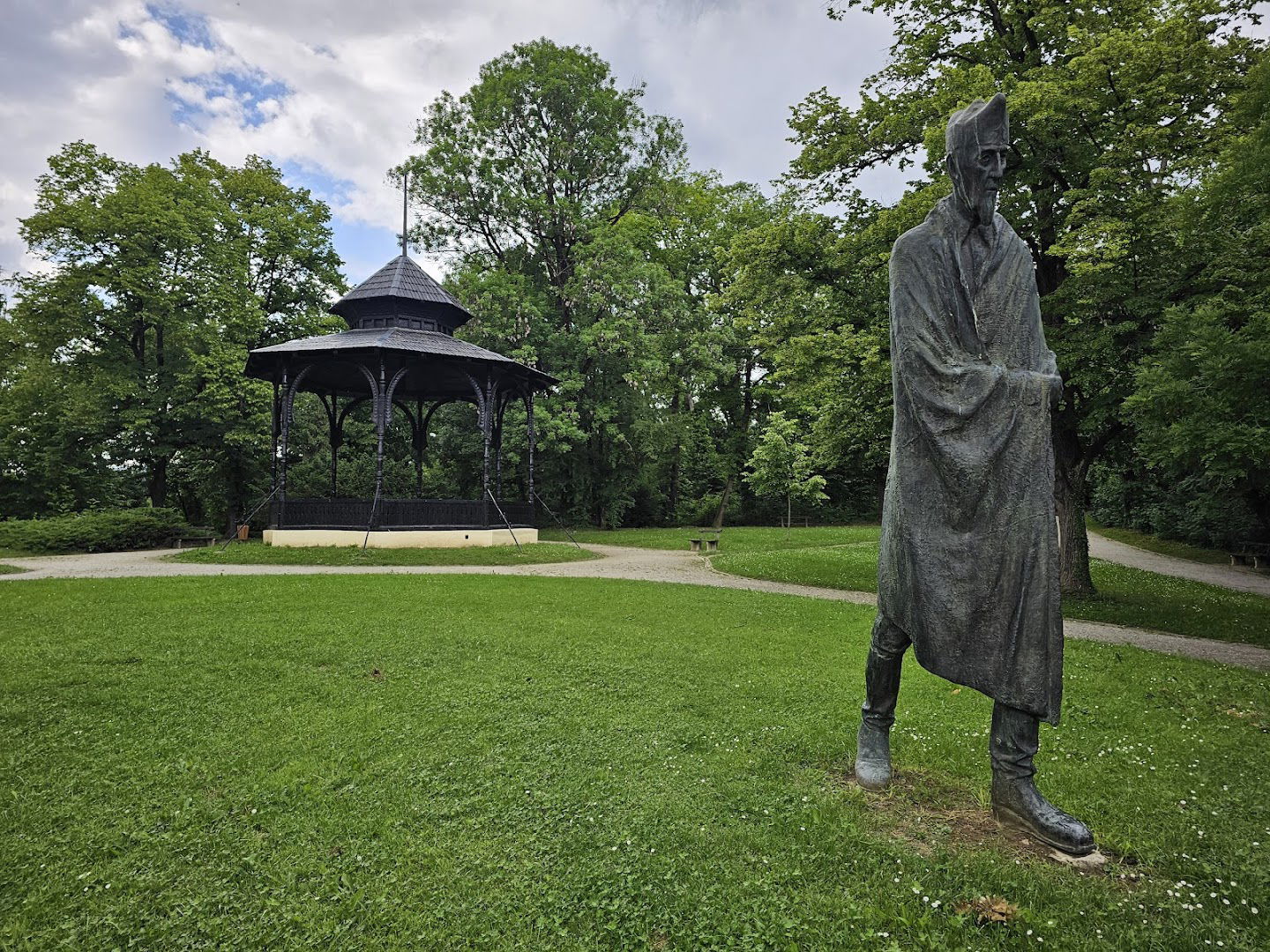 Spomenik Vladimiru Nazoru