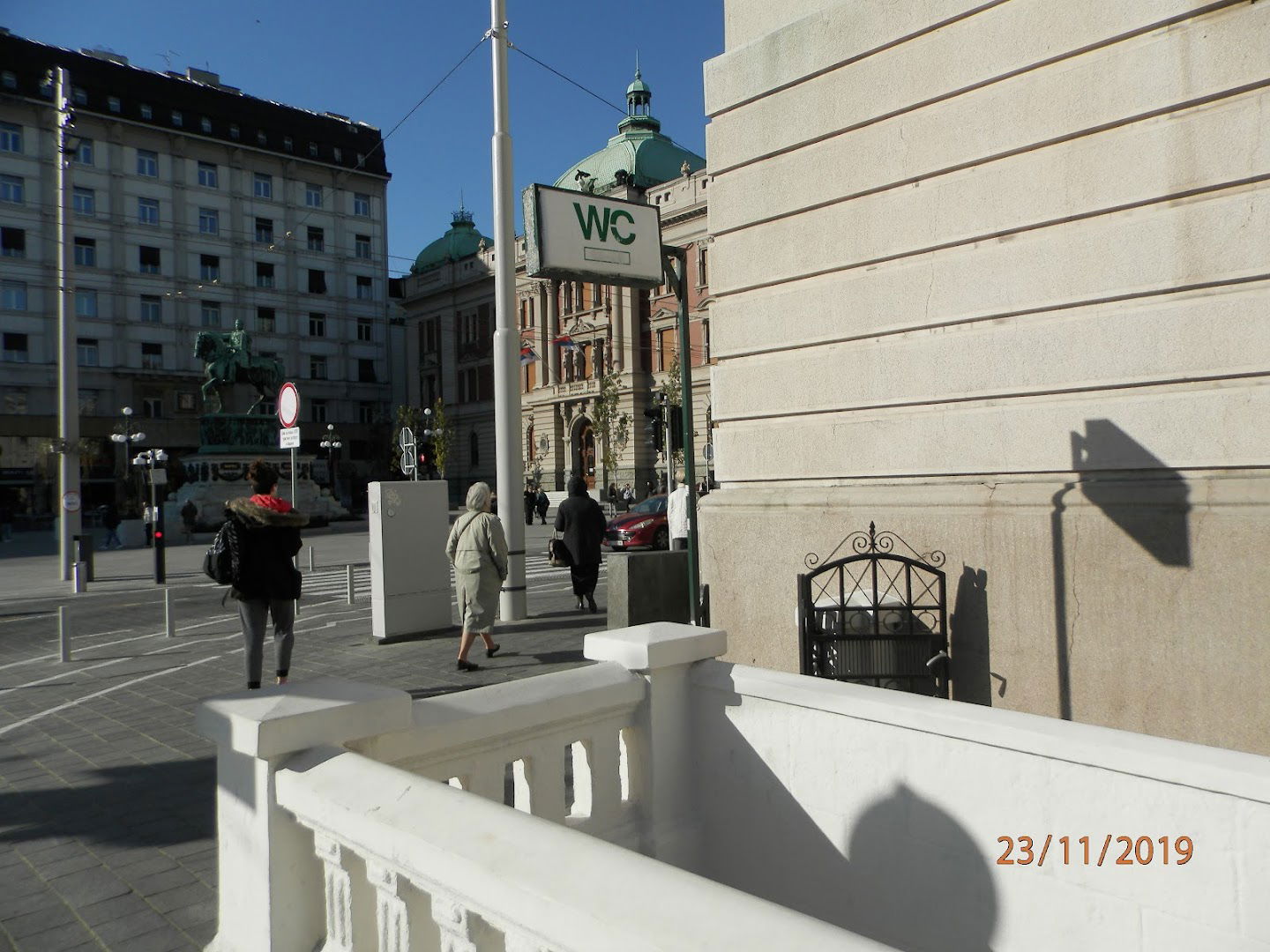 Тoilet "Narodno pozorište" | free services