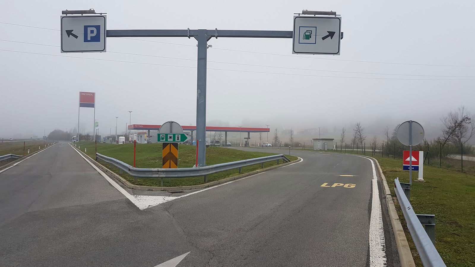 Petrol - bencinski servis Zaloke AC - sever (smer Ljubljana)