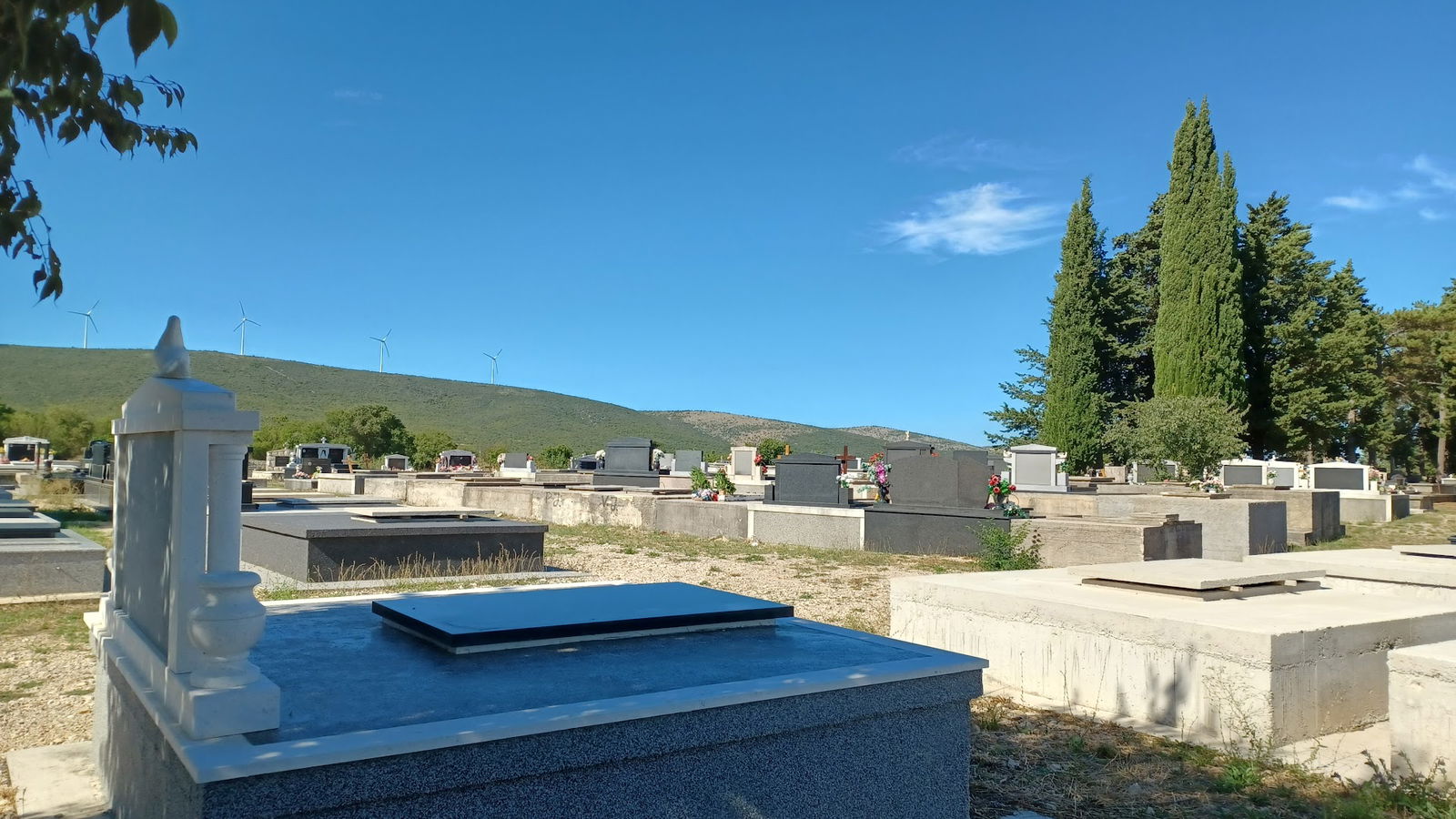 Mirlović Zagora cemetery