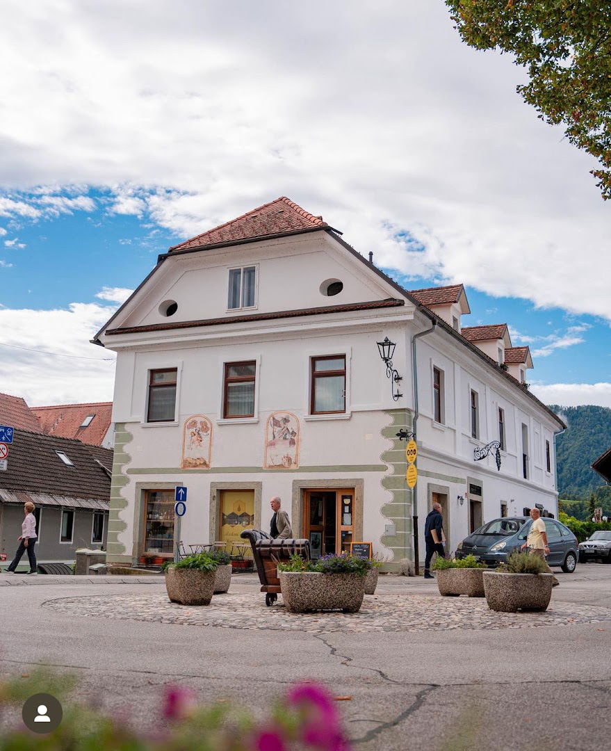 Lokalna trgovina Doza domač´ga, Radovljica