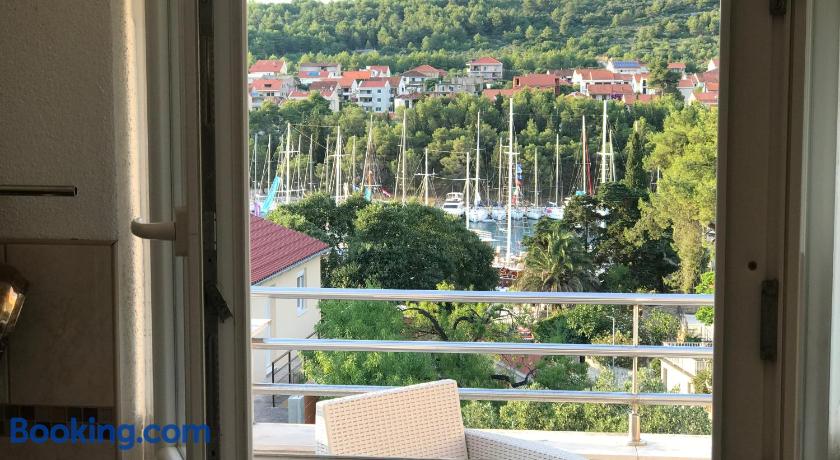 Peter & Zana Apartment