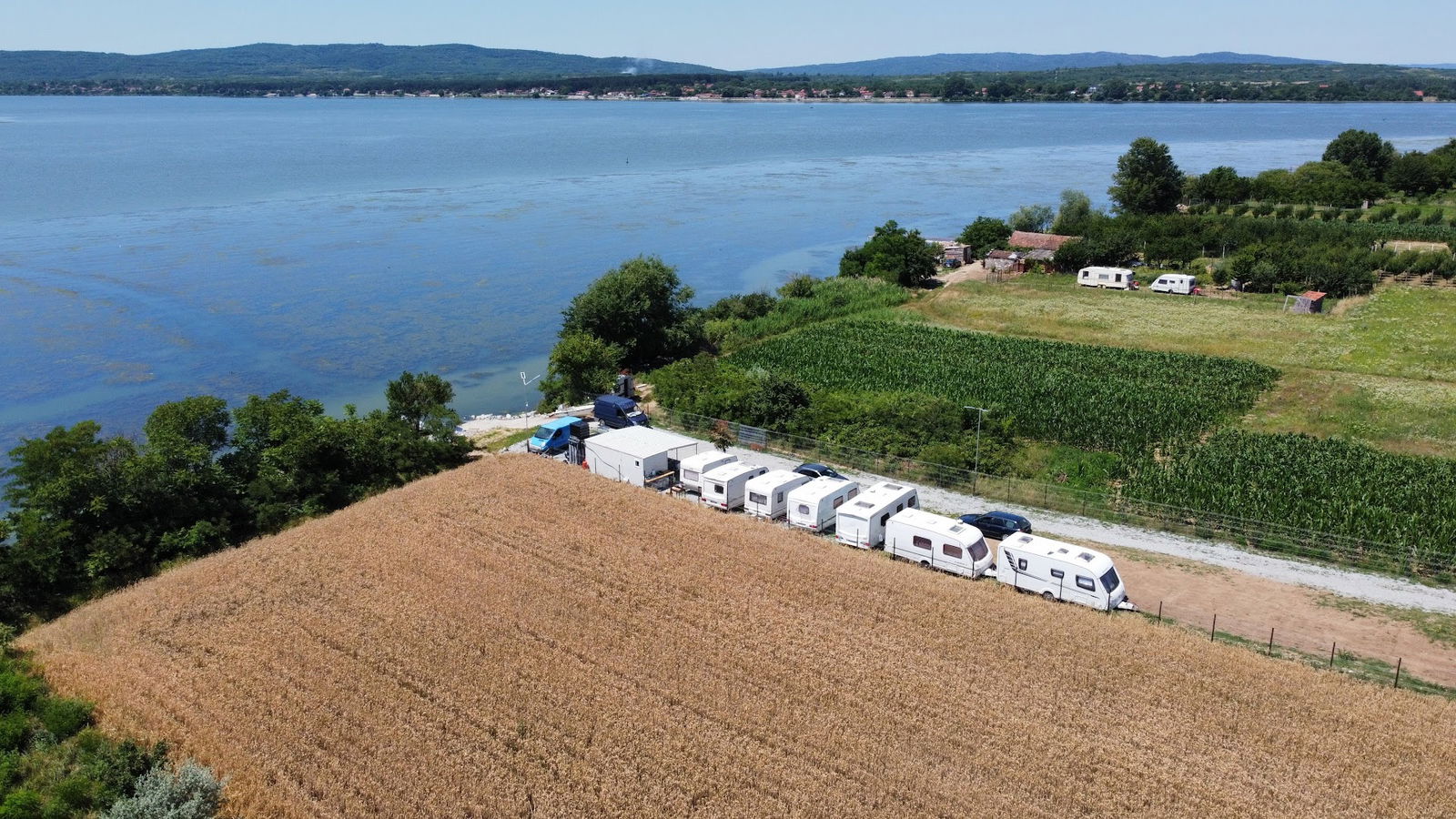 Pescuit la Dunăre, barci cu motor, cazare in rulote