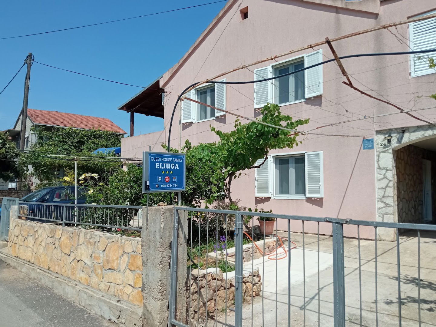 Guesthouse Eljuga Family