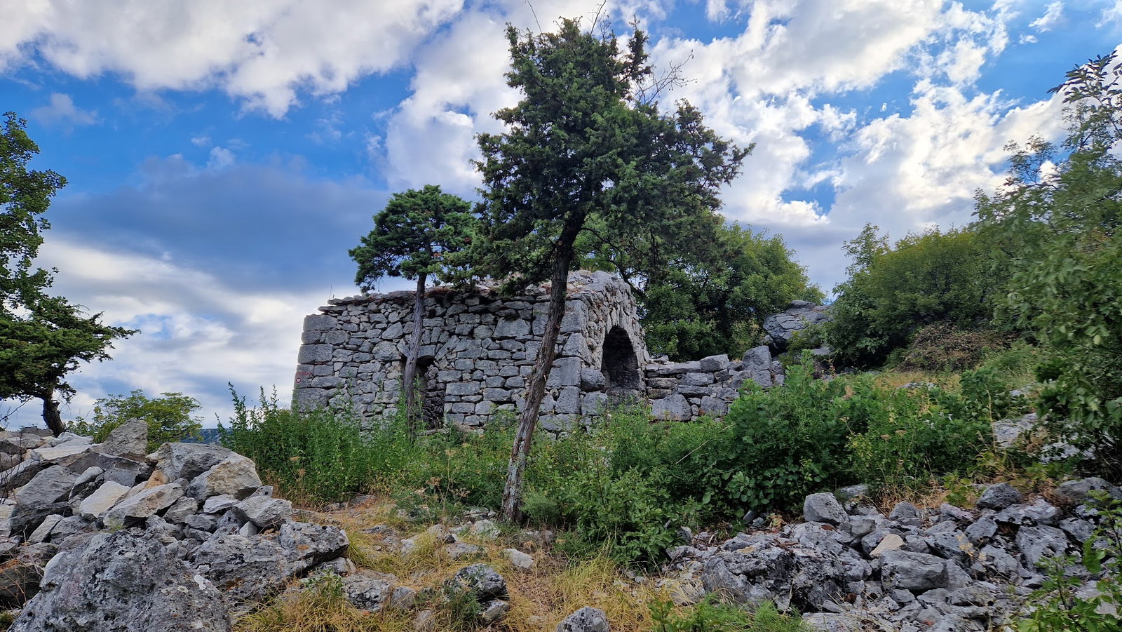 Crkva sv. Kuzam (ostaci)