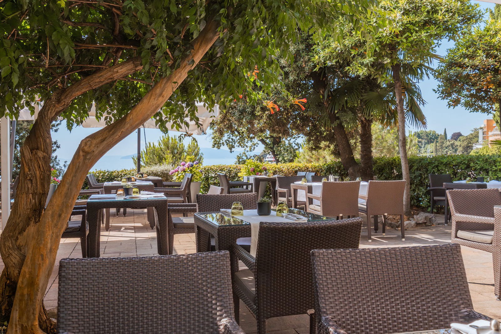 Garden grill "Hortenzija"