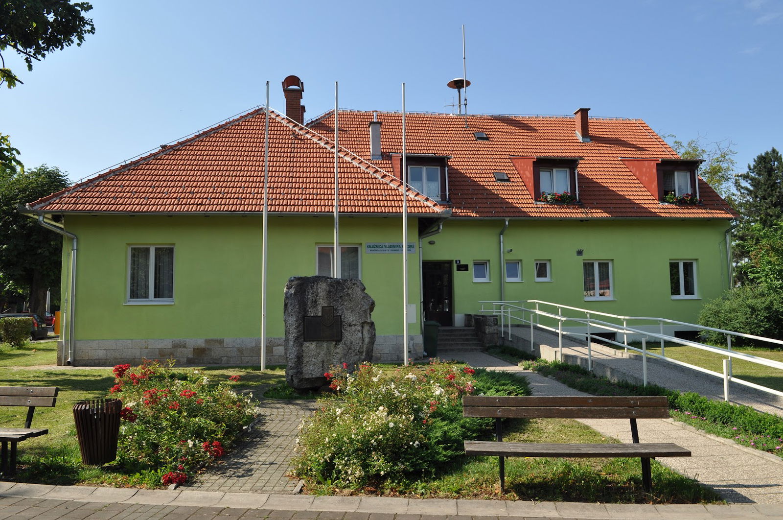 Knjižnice Grada Zagreba - knjižnica Vladimira Nazora (Podsused)