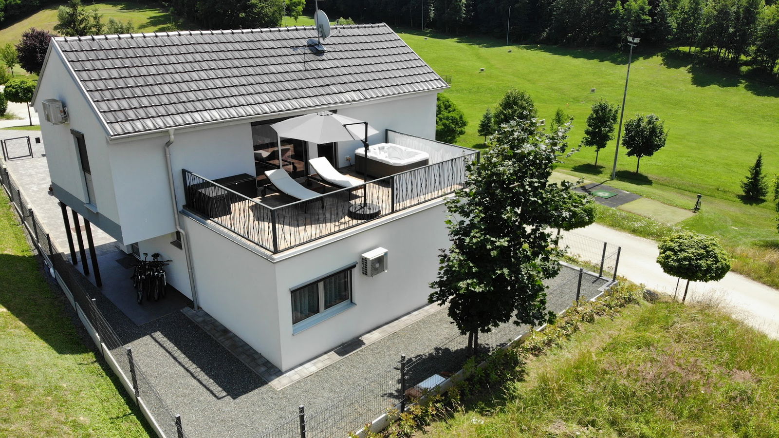 Green 15 Holiday Home