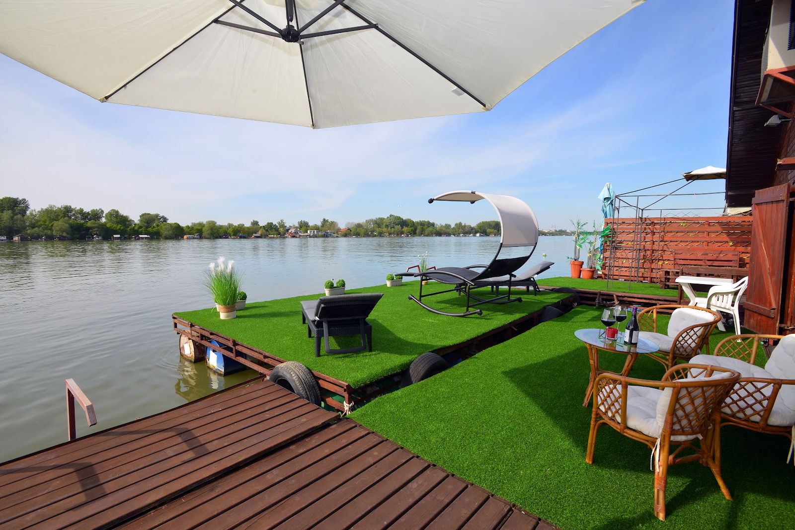 Advance Sunset River House