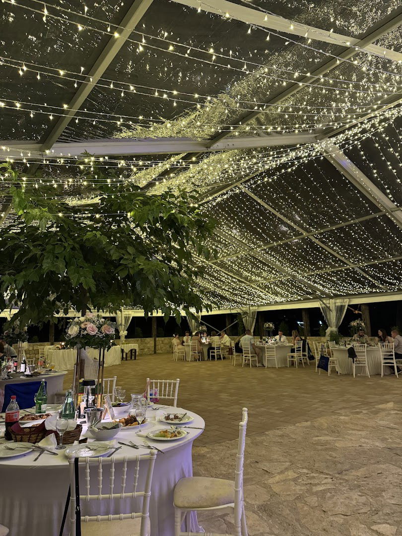 Karmelski Dvori - Konoba Okit