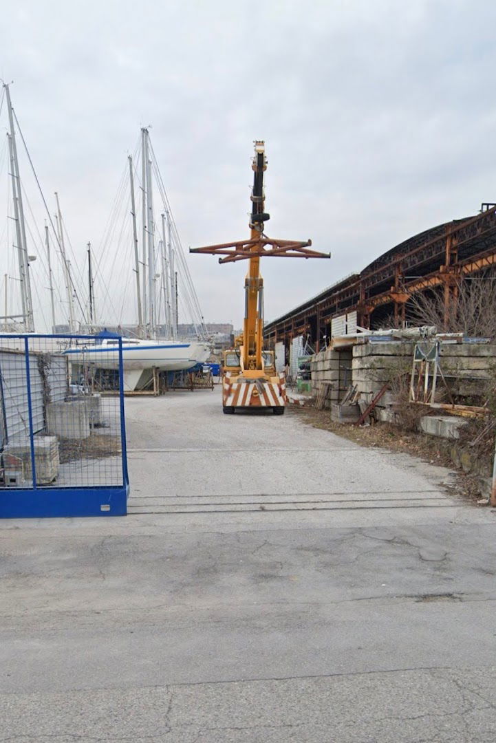 Nautica Trieste di Delvecchio Maurizio(Rimessaggio Imbarcazioni)