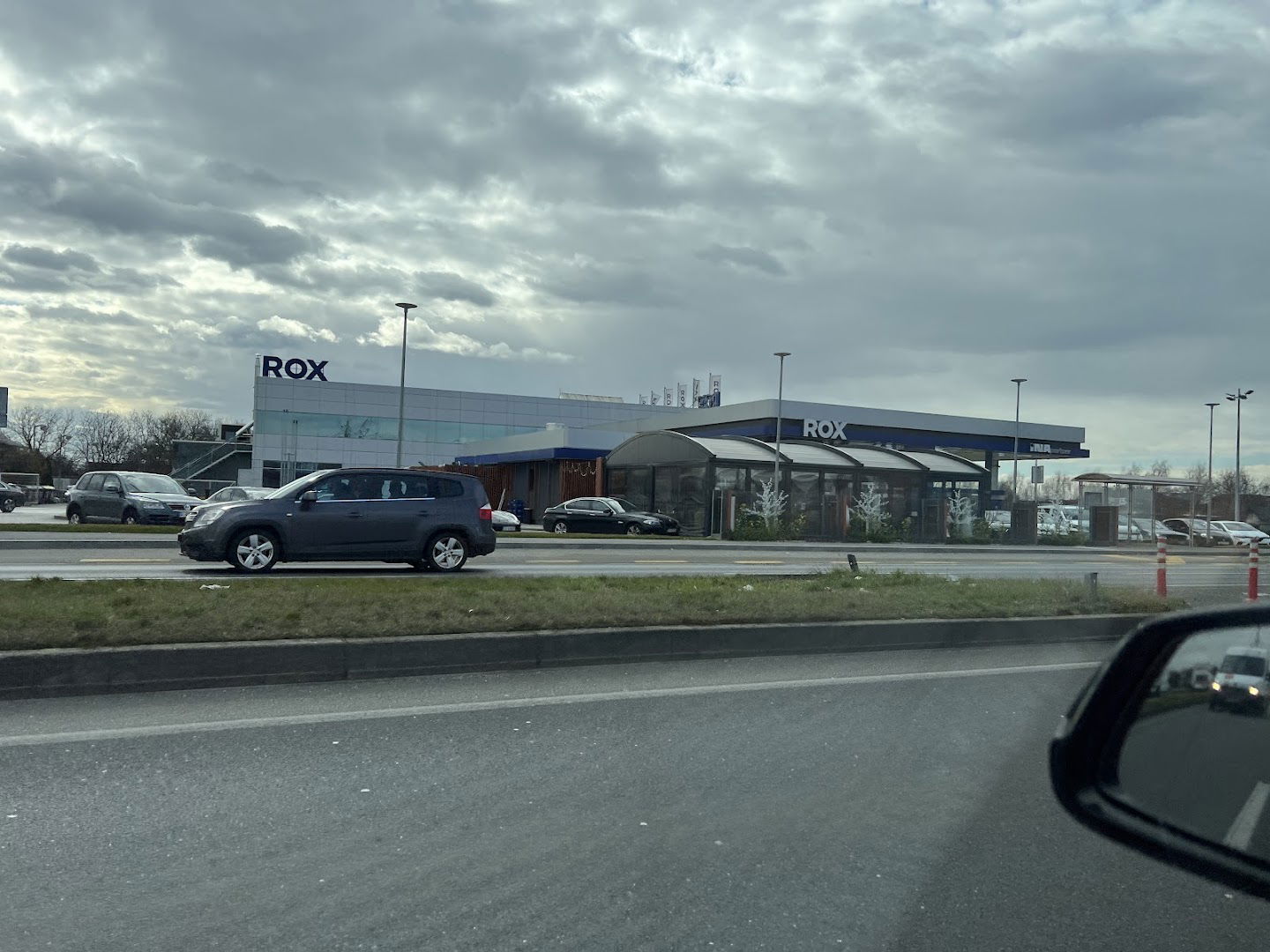 Benzinska postaja Rox jug