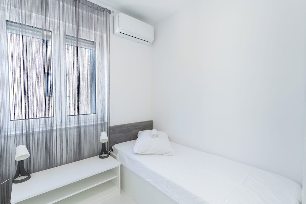 Meridian Pool Residences