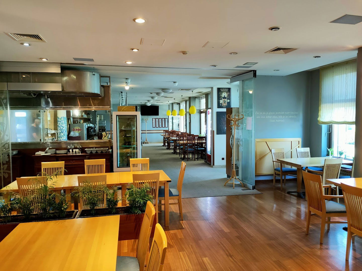 Magazinska klet - Četiri šešira