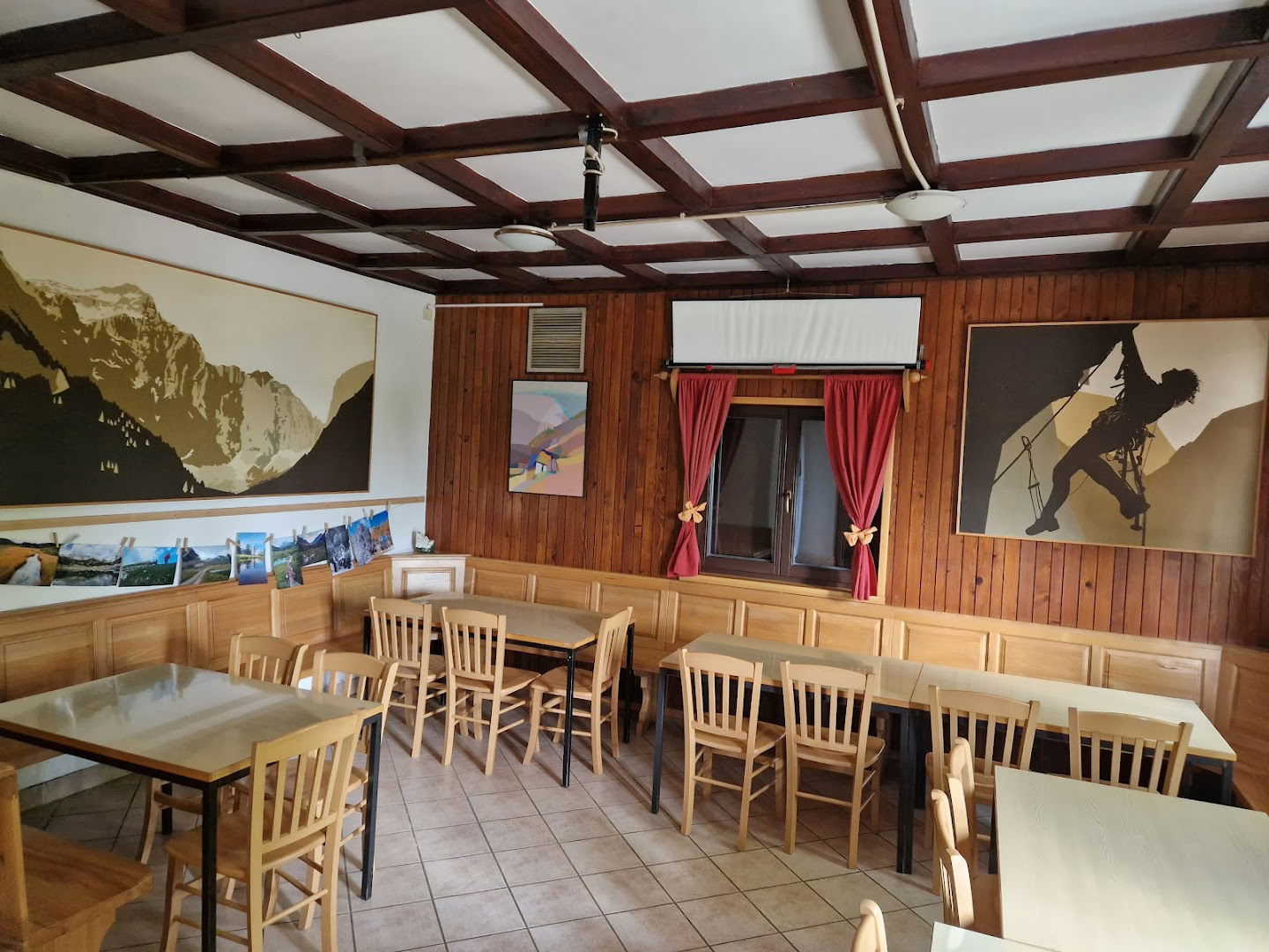 Planinska koča na Hleviški planini