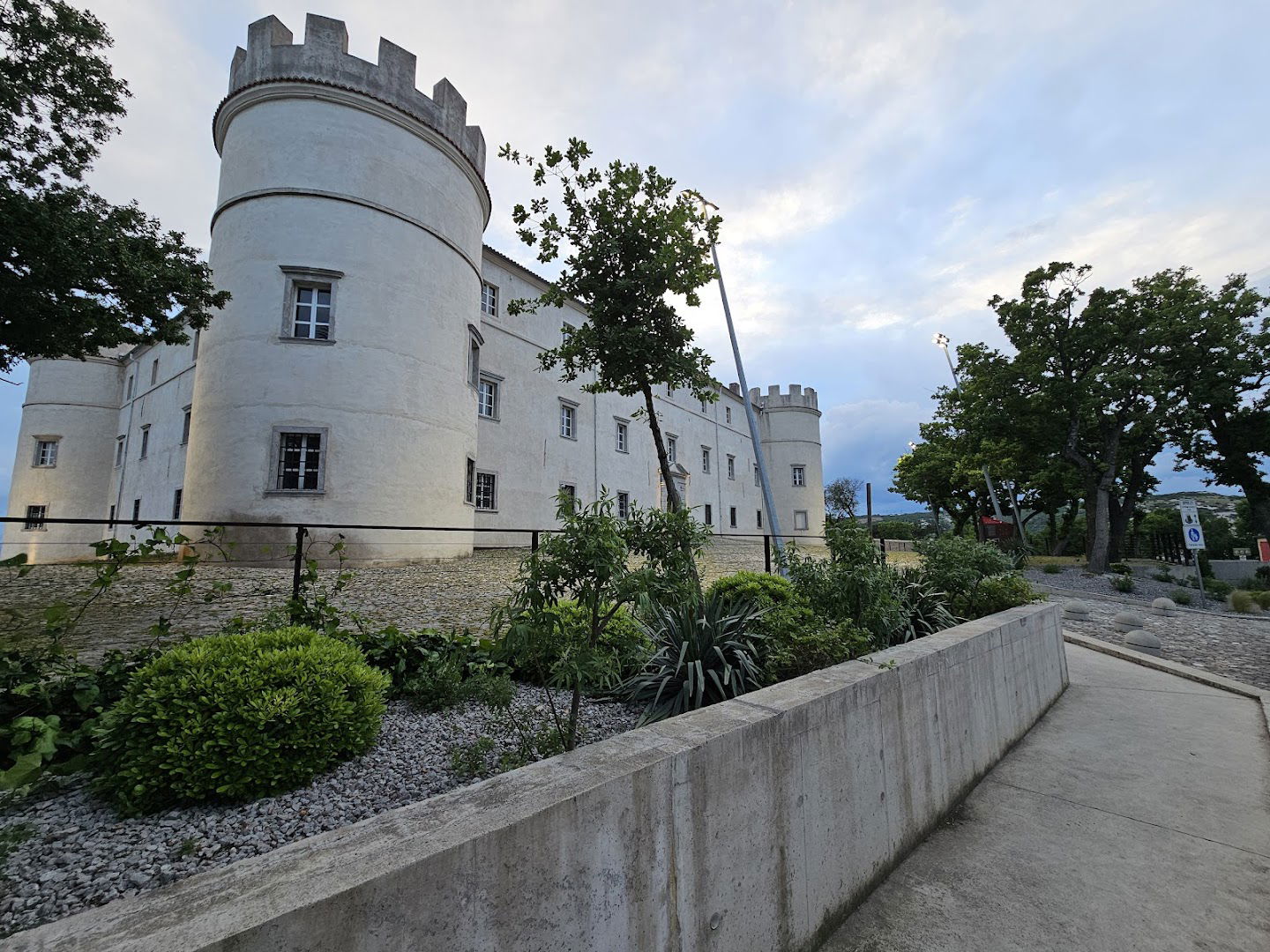 Galerija i Atelje Nenad Petronio