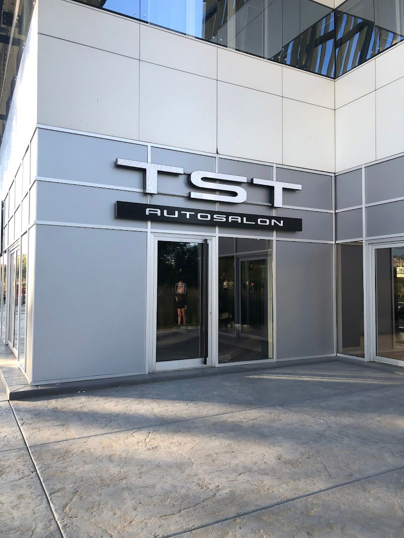 TST Autosalon