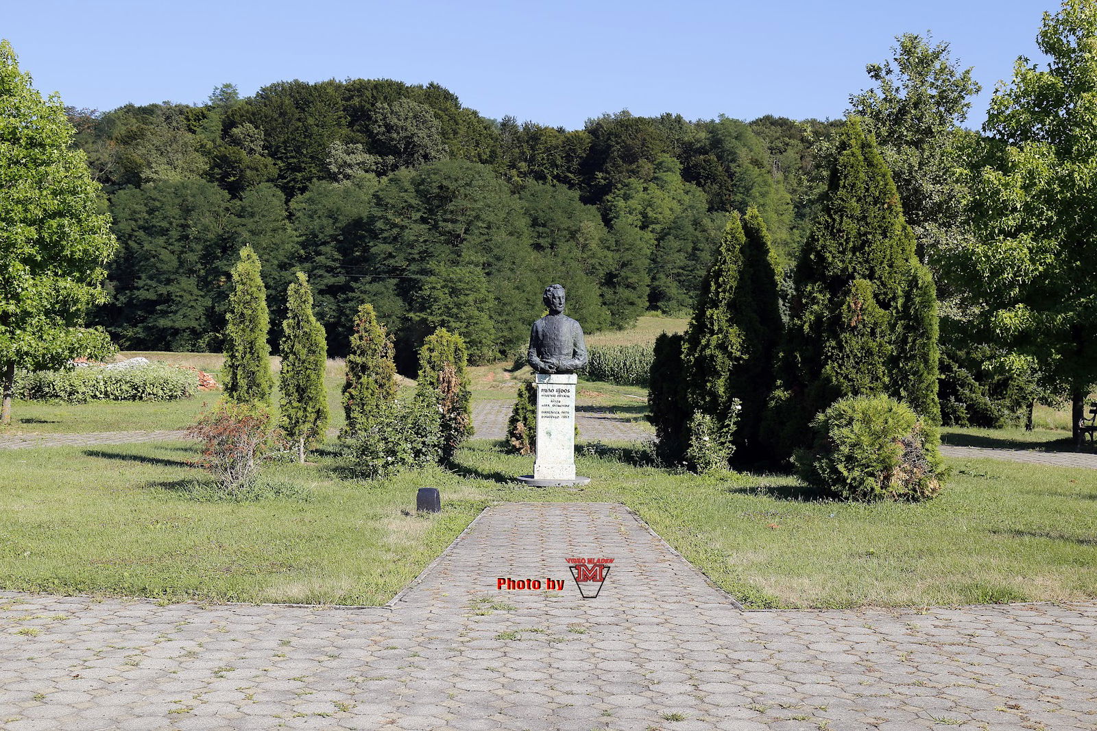 Pavao Štoos spomenik