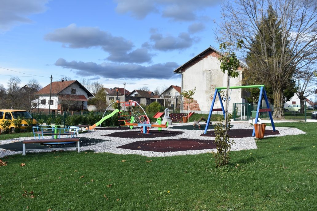 Igralište / Playground Lovinac