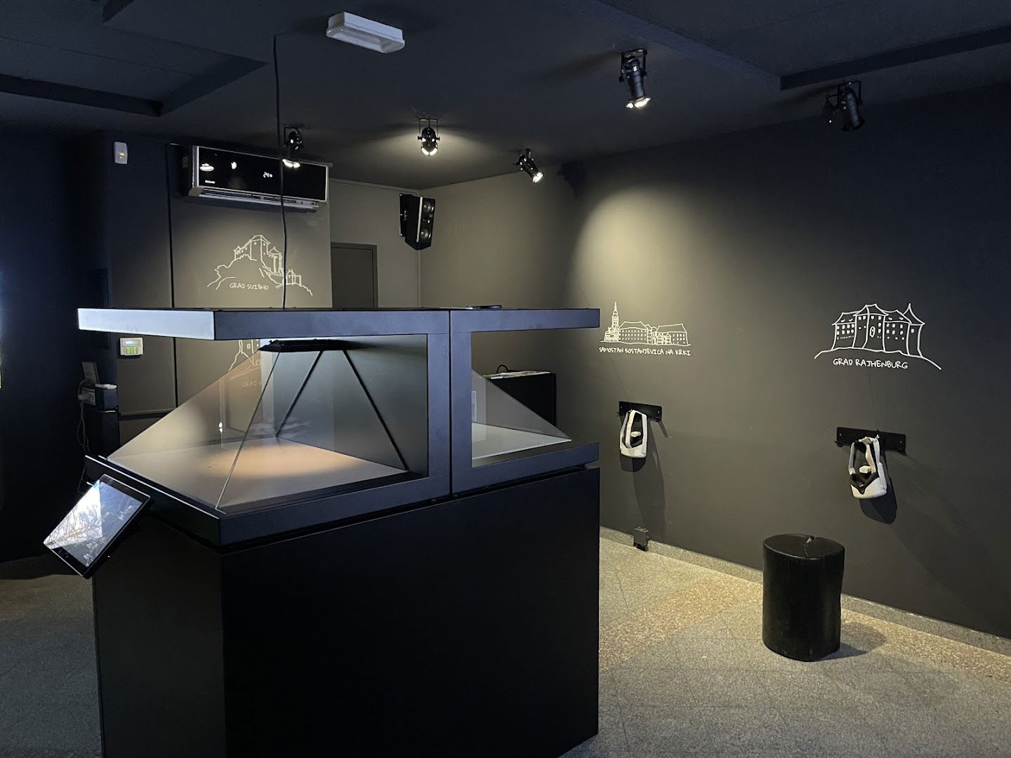 Digitalna grajska sobana gradov Posavja