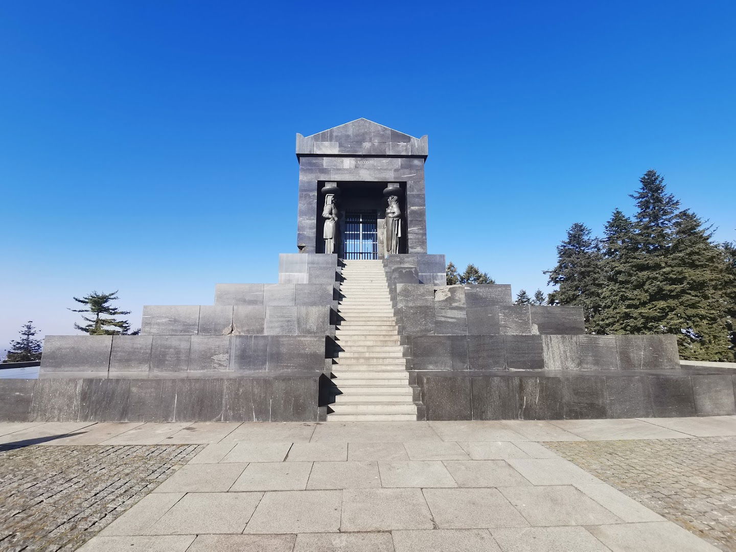 Monument to the Unknown Hero