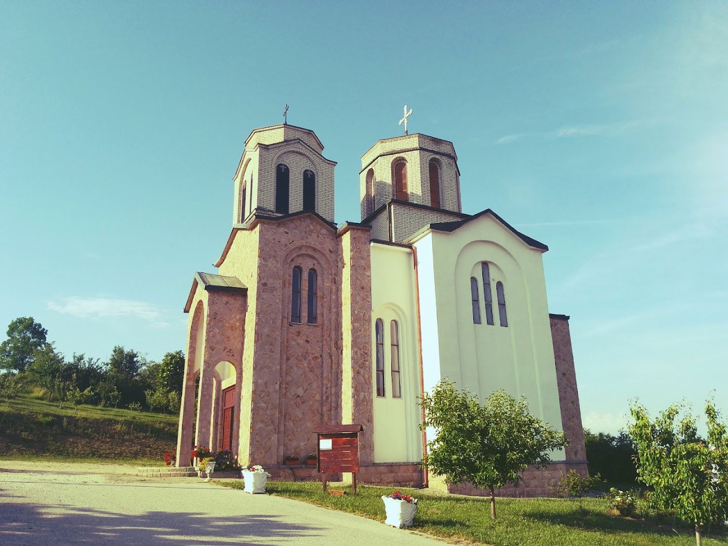 Црква Светих апостола Вартоломеја и Варнаве