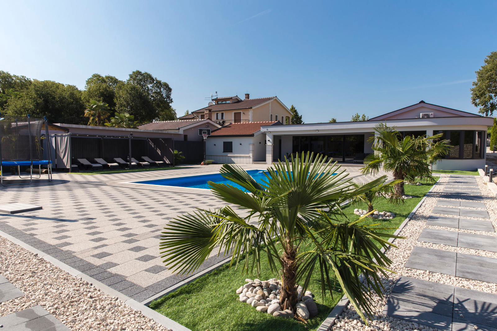 Relax and more house