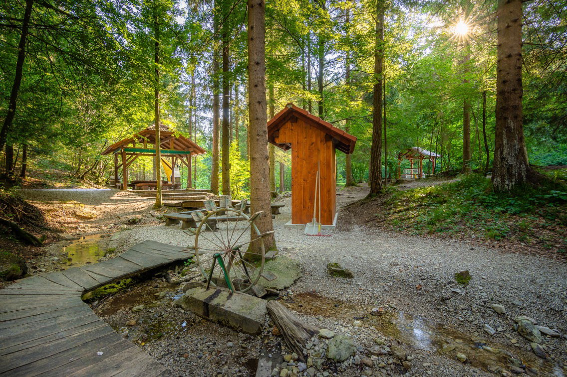 Piknik prostor Ločice