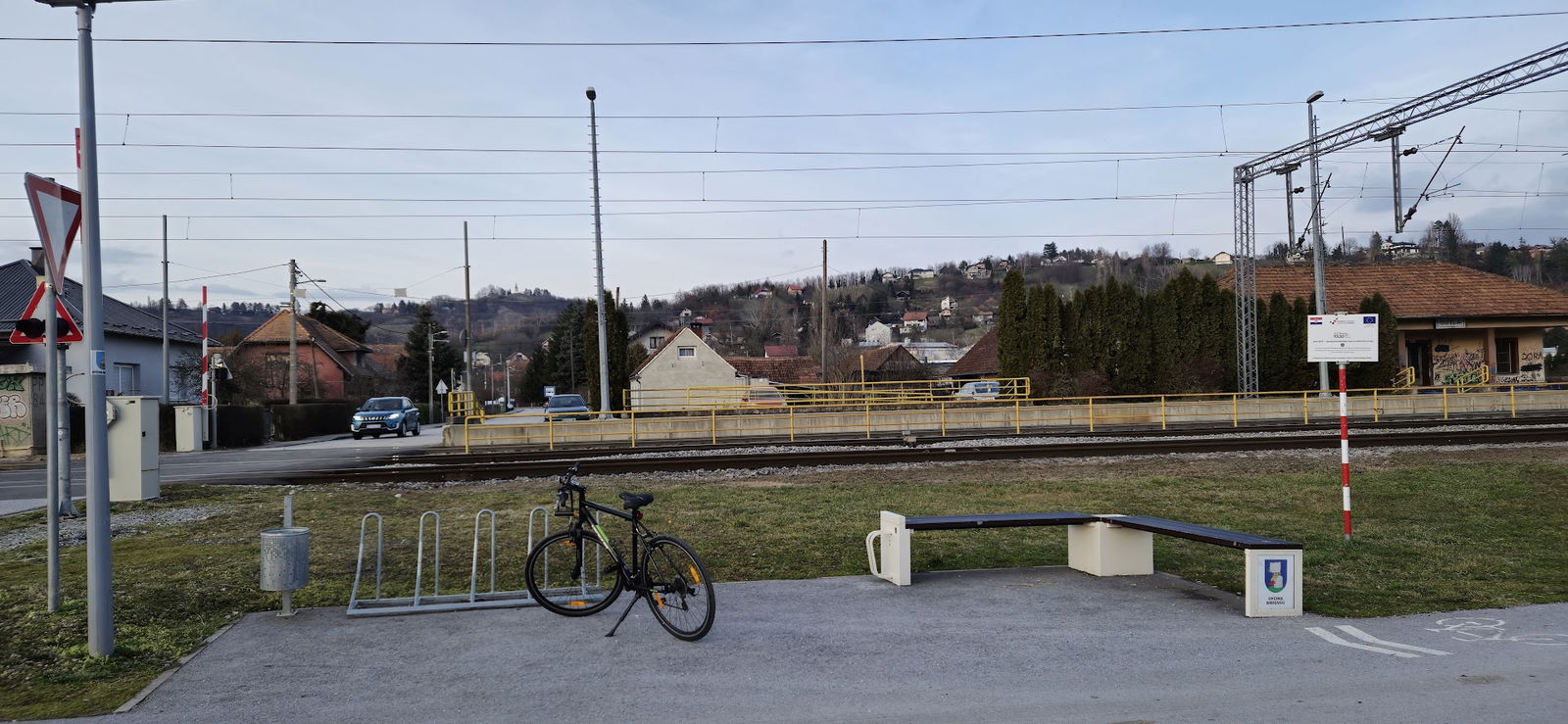 Pametna klupa/Smart Bench (Wireless charging)