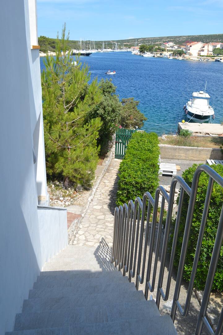 Paola - mediterranean apartment by tbe sea