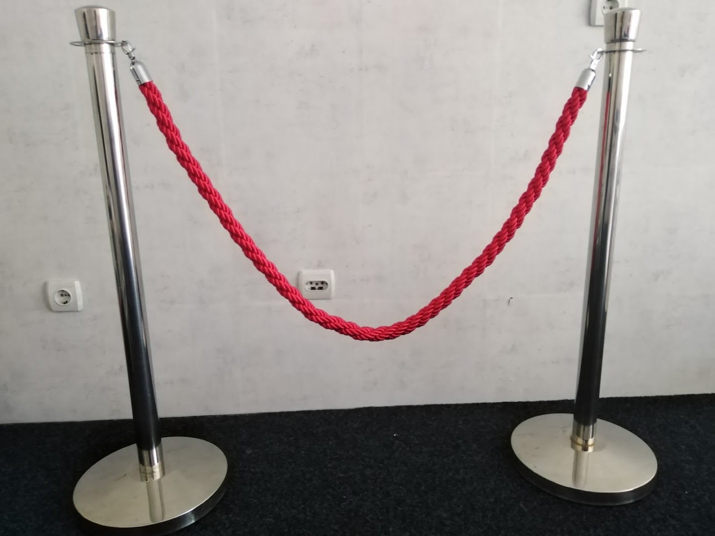 Barijera stubovi sa konopcem prodaja, usmerivaci redova sa kanapom, vip stubici prodaja