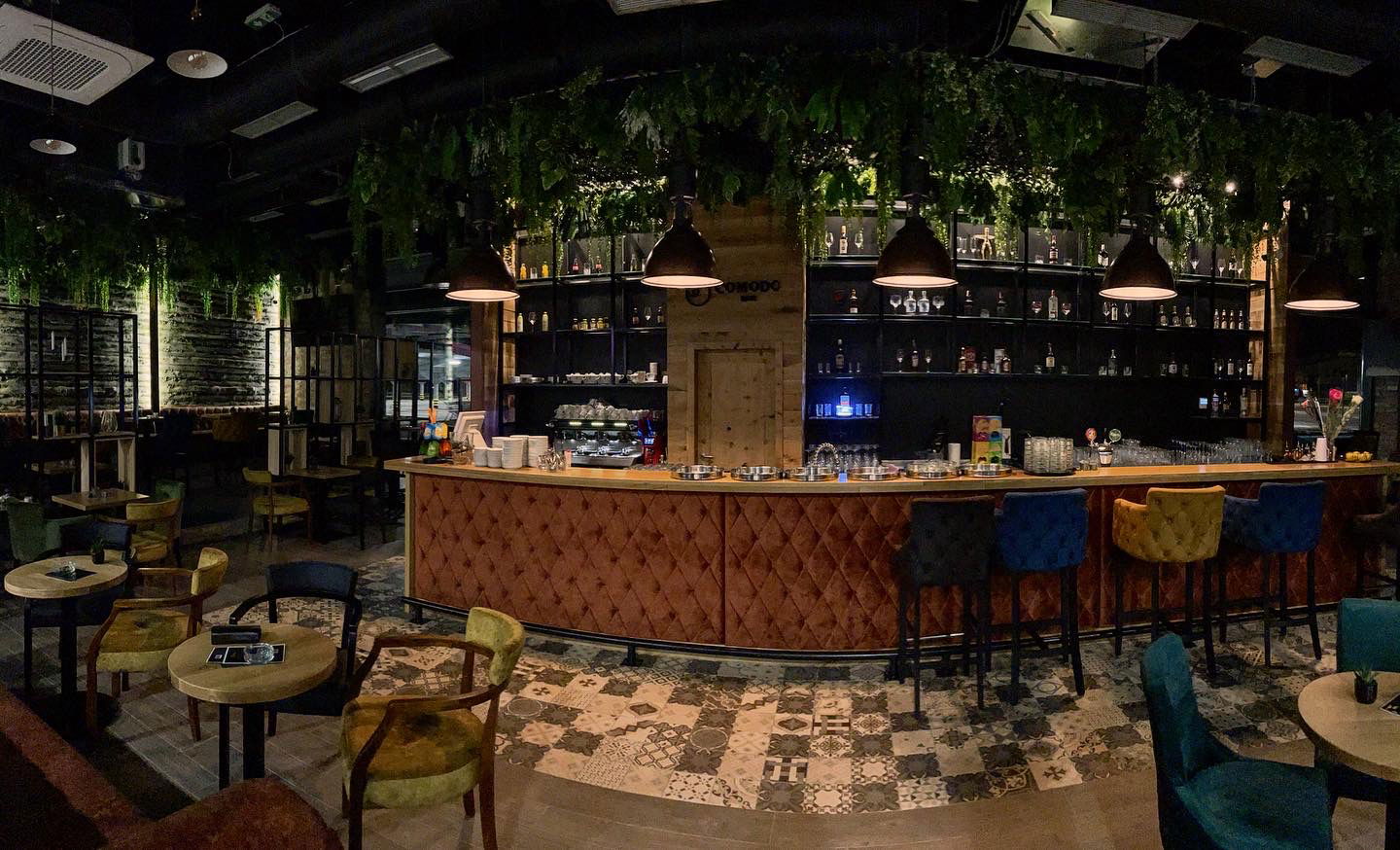 Comodo Bar & Night Club