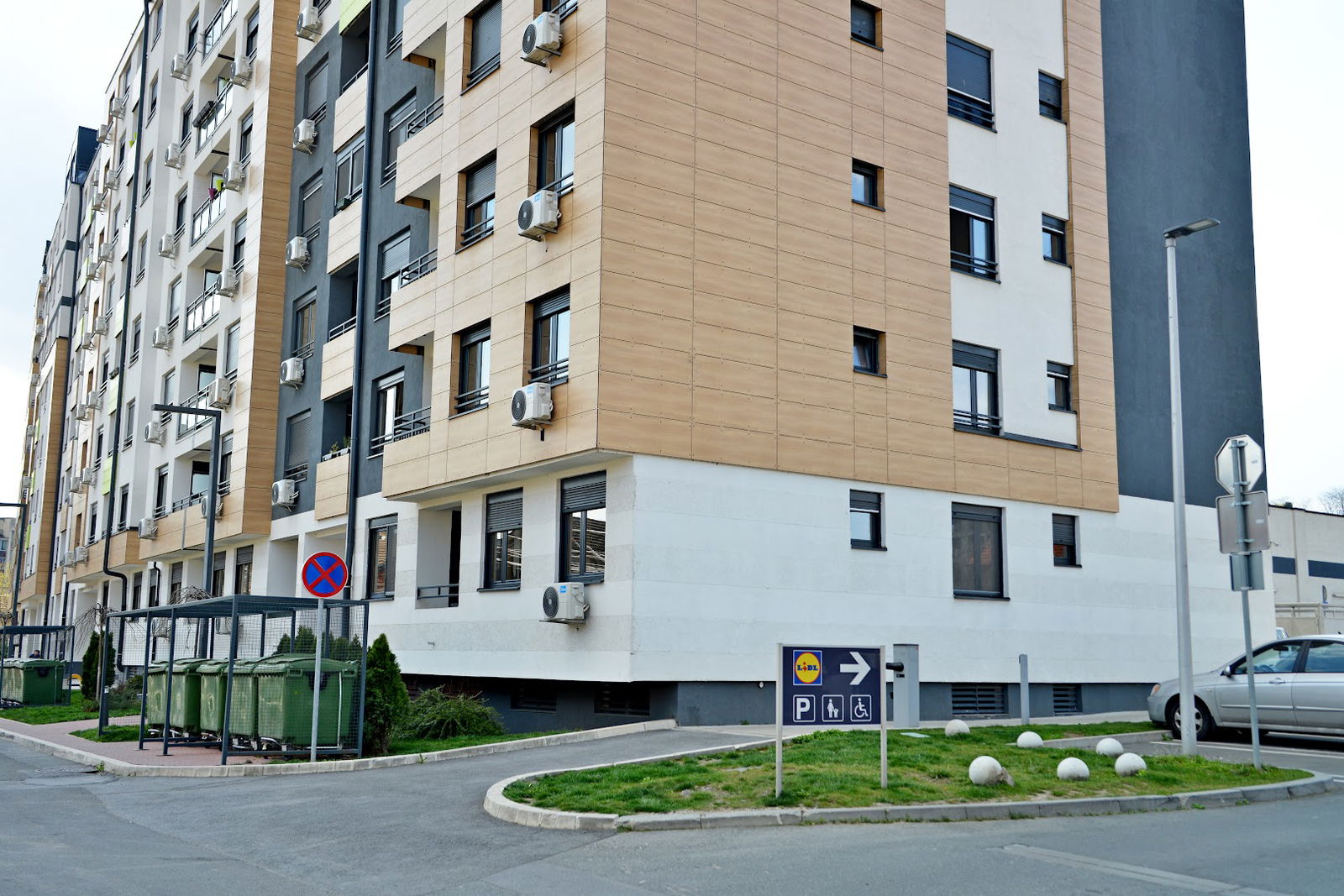 Belgrade Avenue resident suite