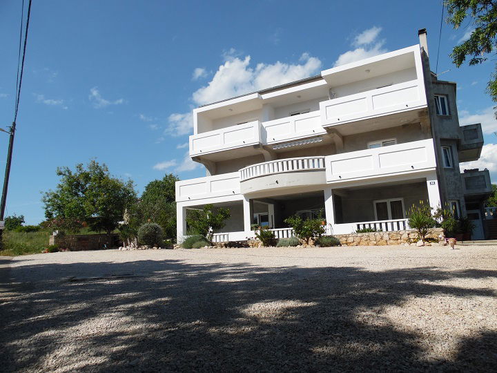 Apartments Dabo Novalja