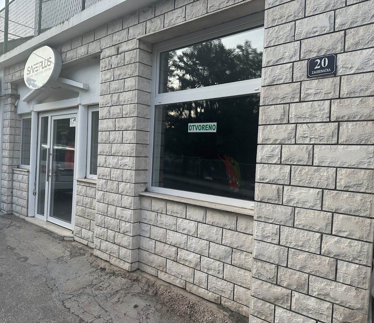 SAFE PLUS d.o.o.- Trgovina radne odjeće, radne obuće i ostale zaštitne opreme