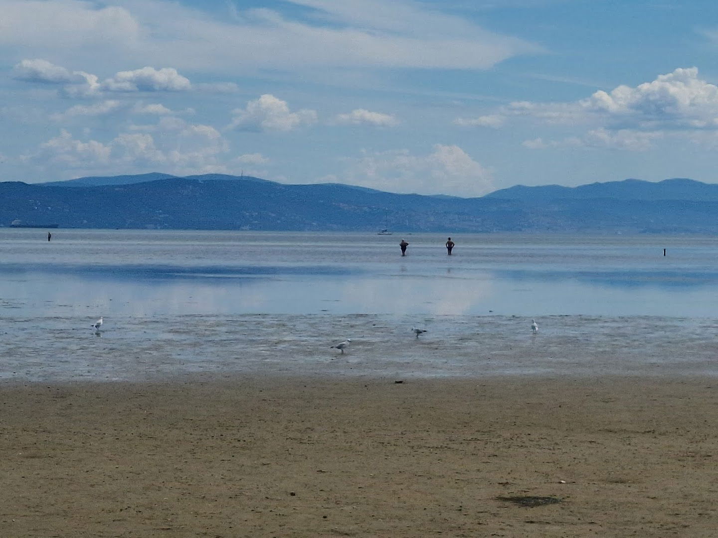 Parcheggio gratuito in terra battuta