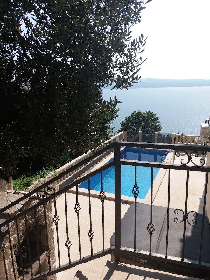 2 Apartments with pool for 6 people