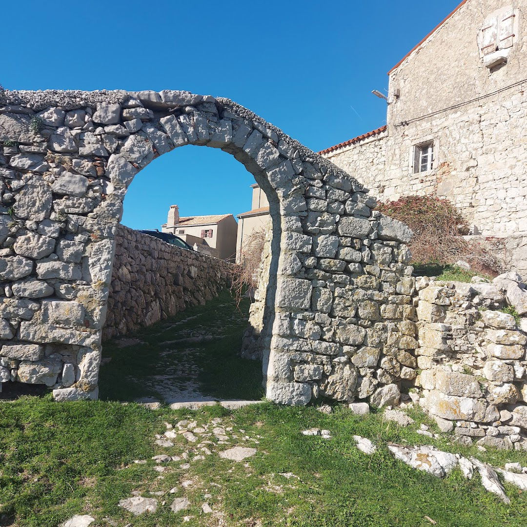 Hiking trail Lubenice - Valun