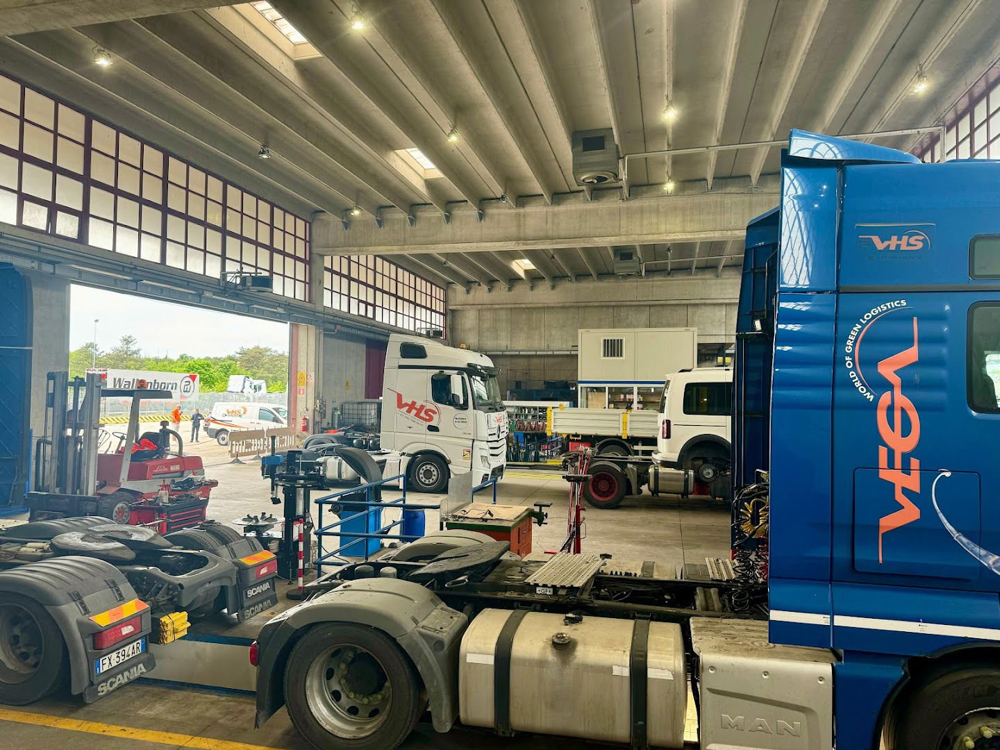 OFFICINA VHS - SERVICE TRUCK, TRAILER, VAN AND INDUSTRIAL VEHICLES - ORGANIZZAZIONE RIPARAZIONE VEICOLI INDUSTRIALI S.r.l.
