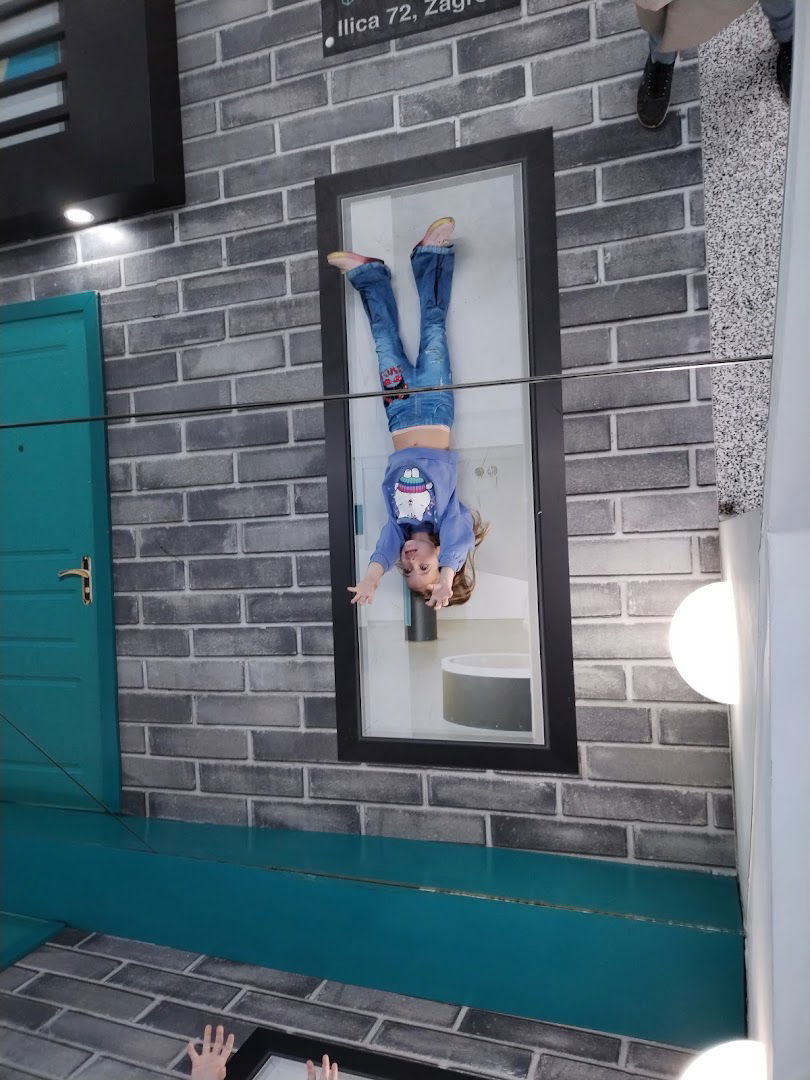 Muzej Iluzija souvenirs shop