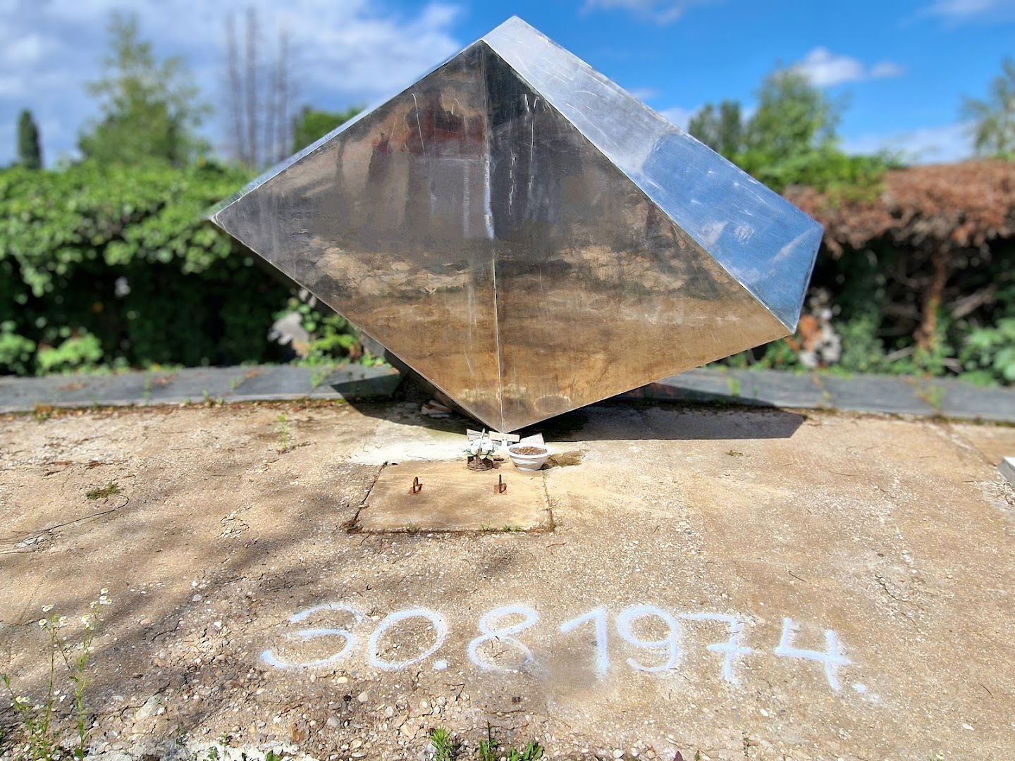Monument to Unidentified Victims of the Zagreb Train Disaster 1974