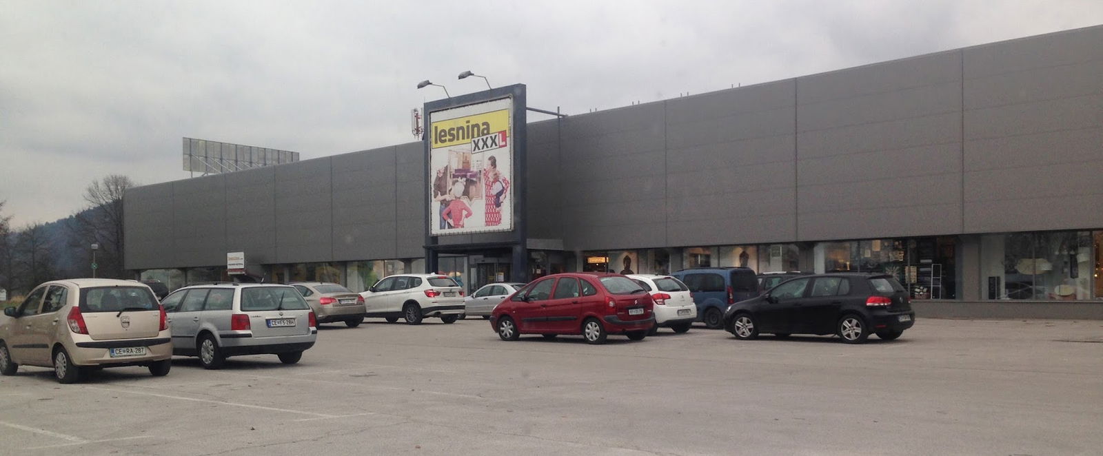 Lesnina XXXL, Levec, furniture store