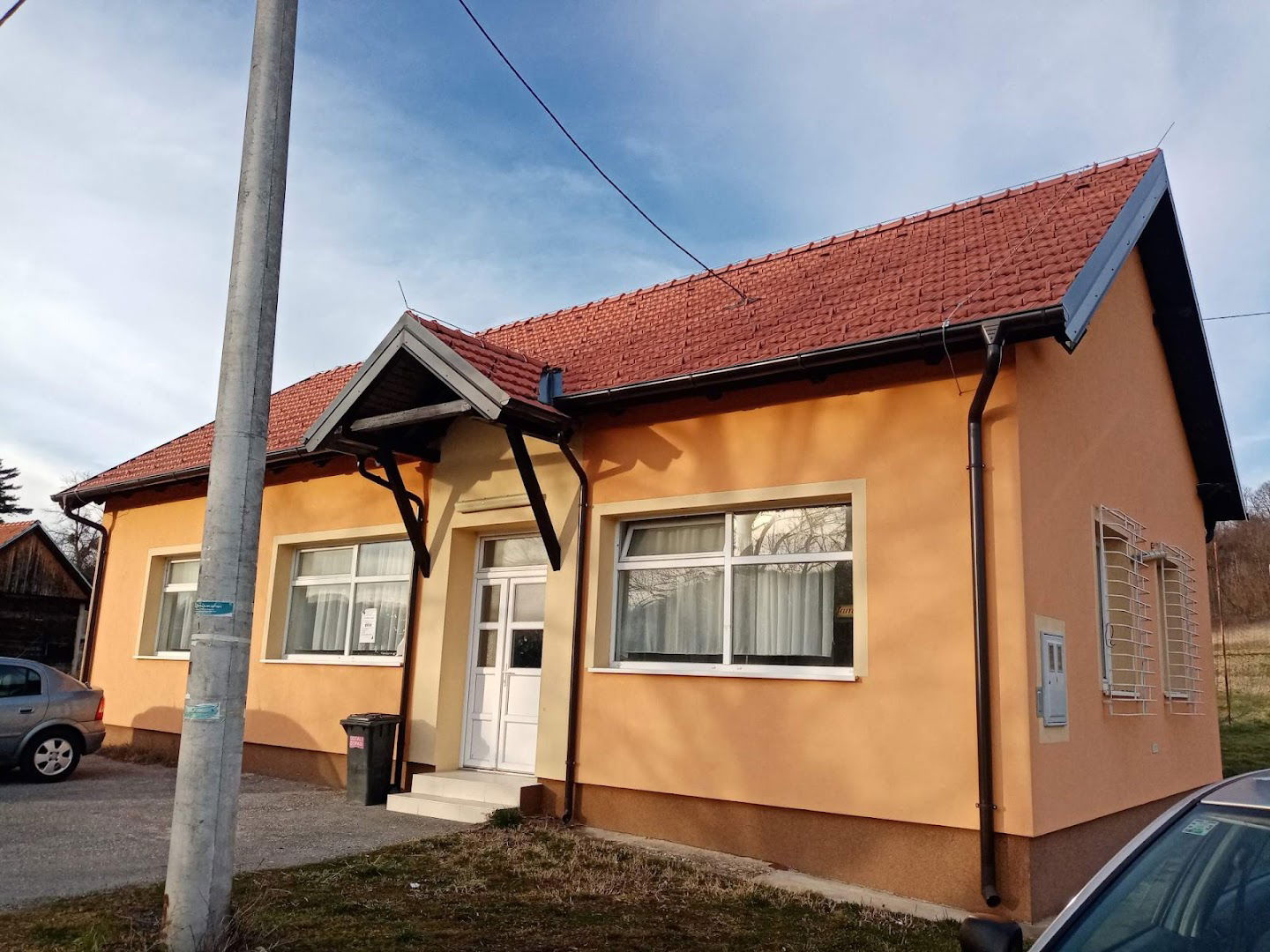 Društveni dom Jarek-Jales