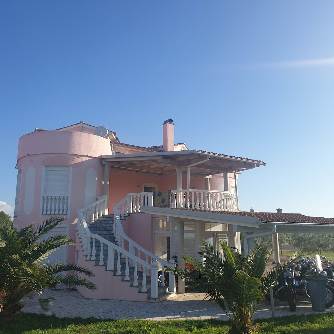 Holliday House "Nina & Tea"