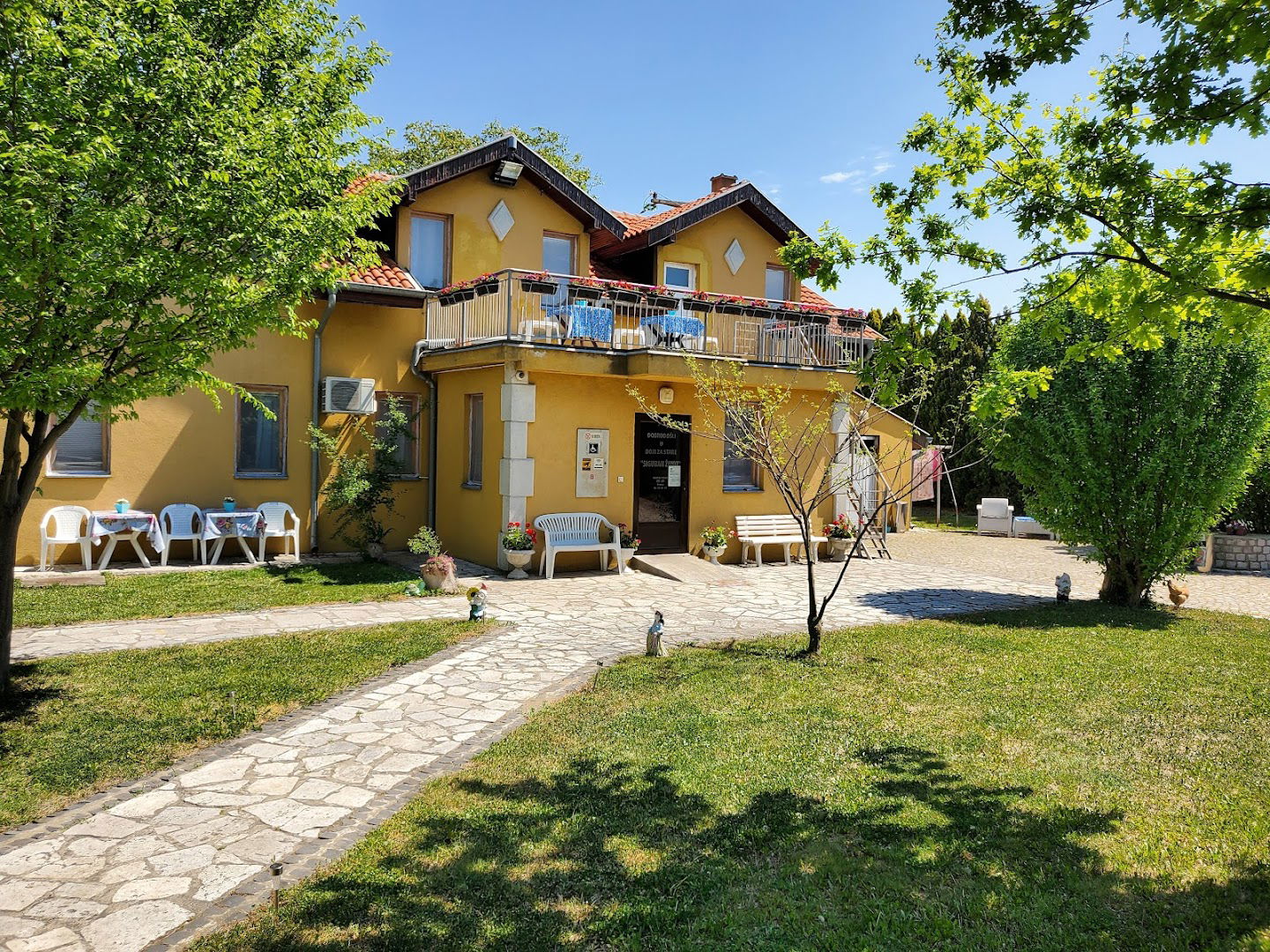 SIGURAN ŽIVOT STARAČKI DOM