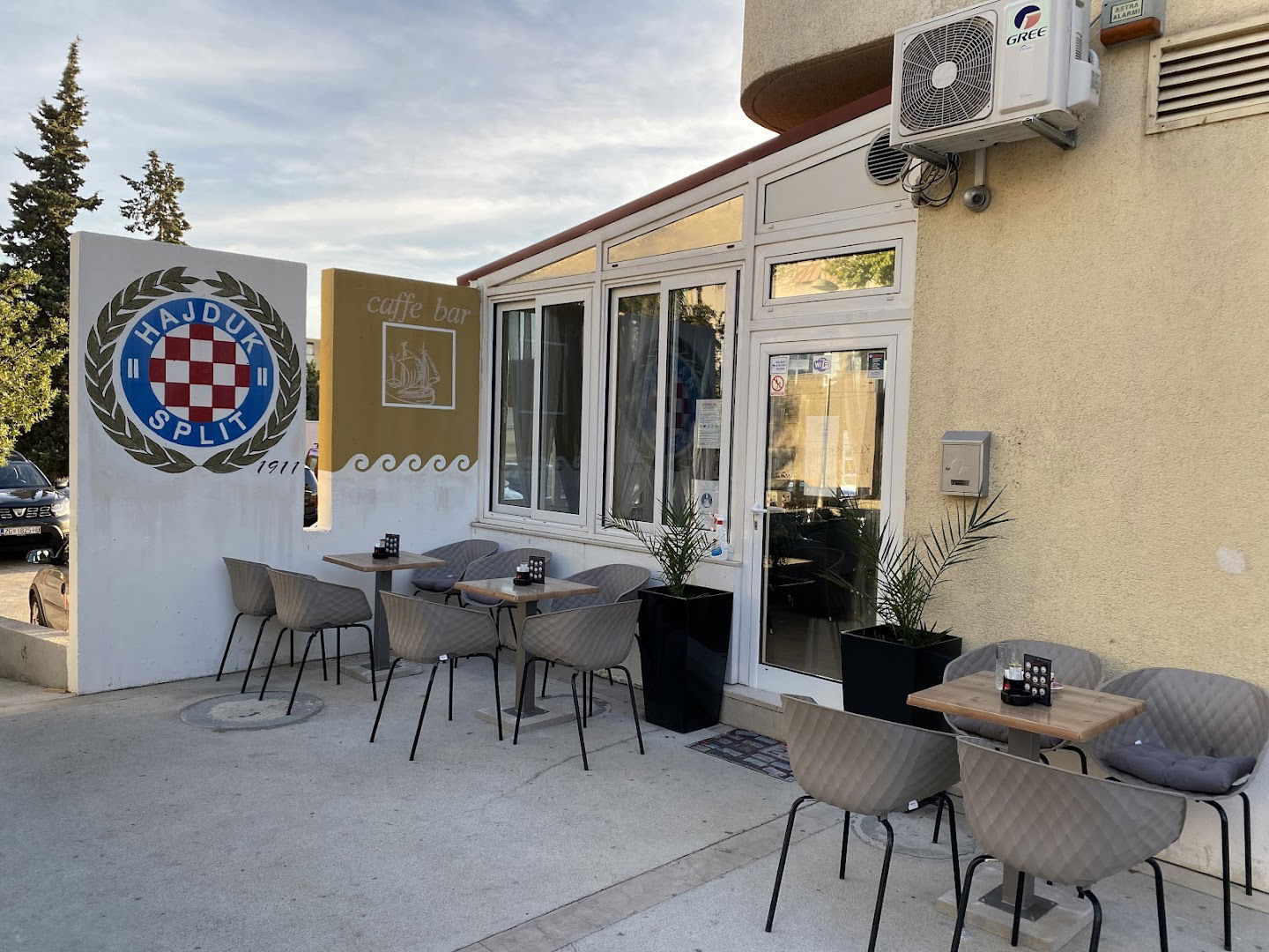 Caffe Bar Zvonimirova Lađa